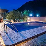 Villa By Guide Desne