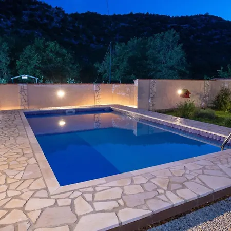 Villa By Guide Desne