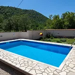 By Guide Villa Desne