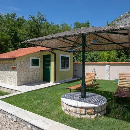 Villa By Guide Desne